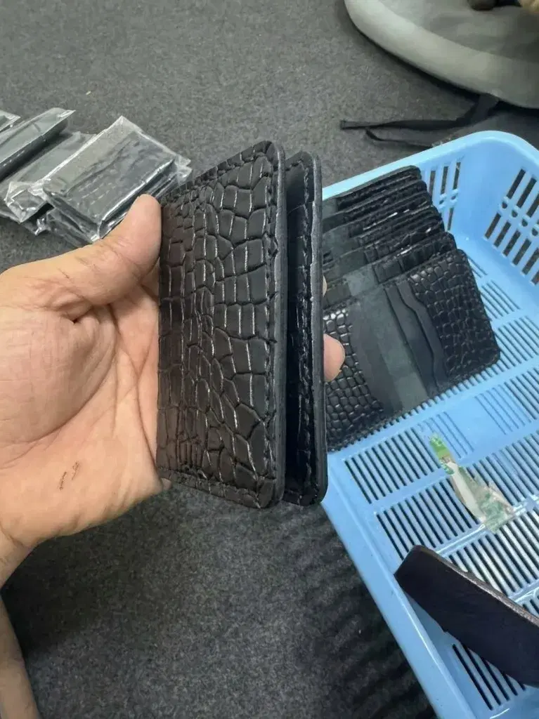 Black Crocodile Embossed Card Holder —  Black leather product — leather product photo 2