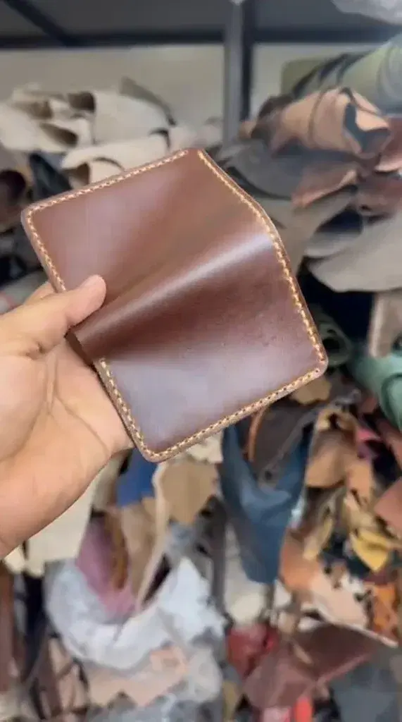 Chocolate Cream-Stitch Bifold Card Holder — leather product photo 3 of 4
