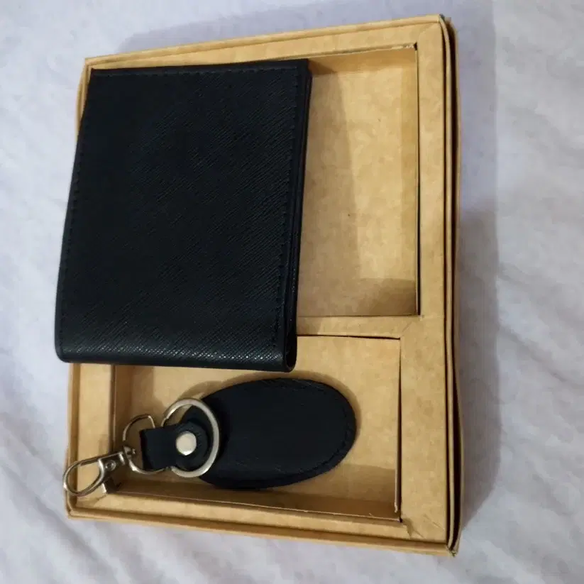 Gift Leather  Wallet & Key Chain —  Black leather product — leather product photo 1