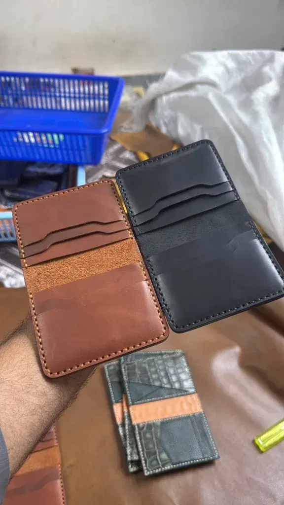 Chestnut & Black Wave-Slot Card Holder — leather product photo 1 of 2
