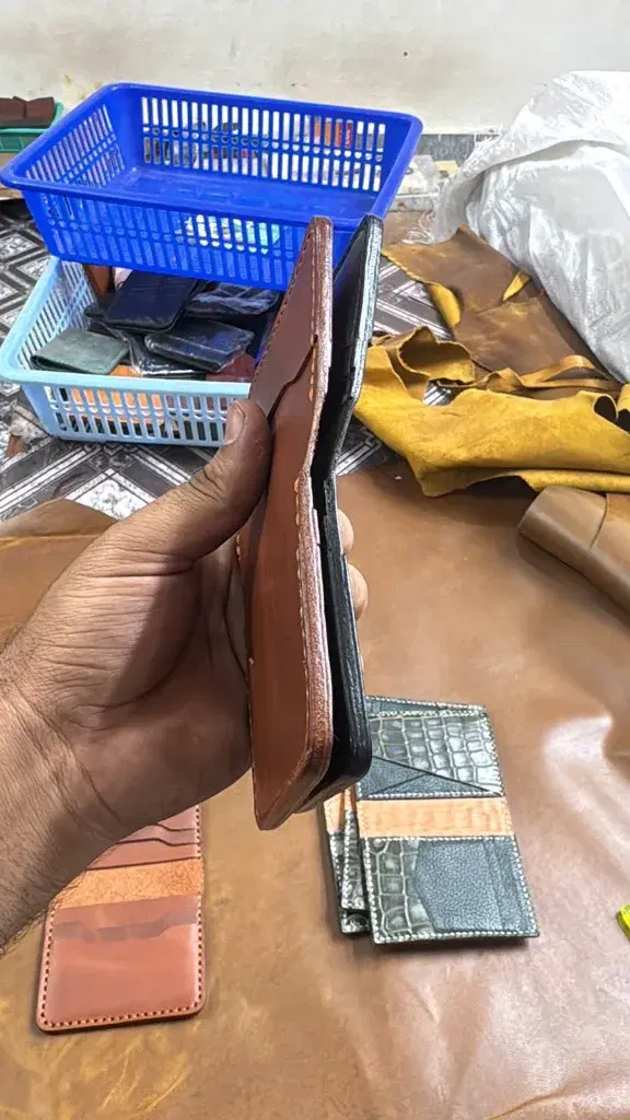 Chestnut & Black Wave-Slot Card Holder — leather product photo 2 of 2
